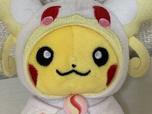 Pokemon ポケモンセンター ポケットモンスター マスコット ぬいぐるみ キーチェーン (ピカチュウ メガタブンネ) ポンチョを着たピカチュウ