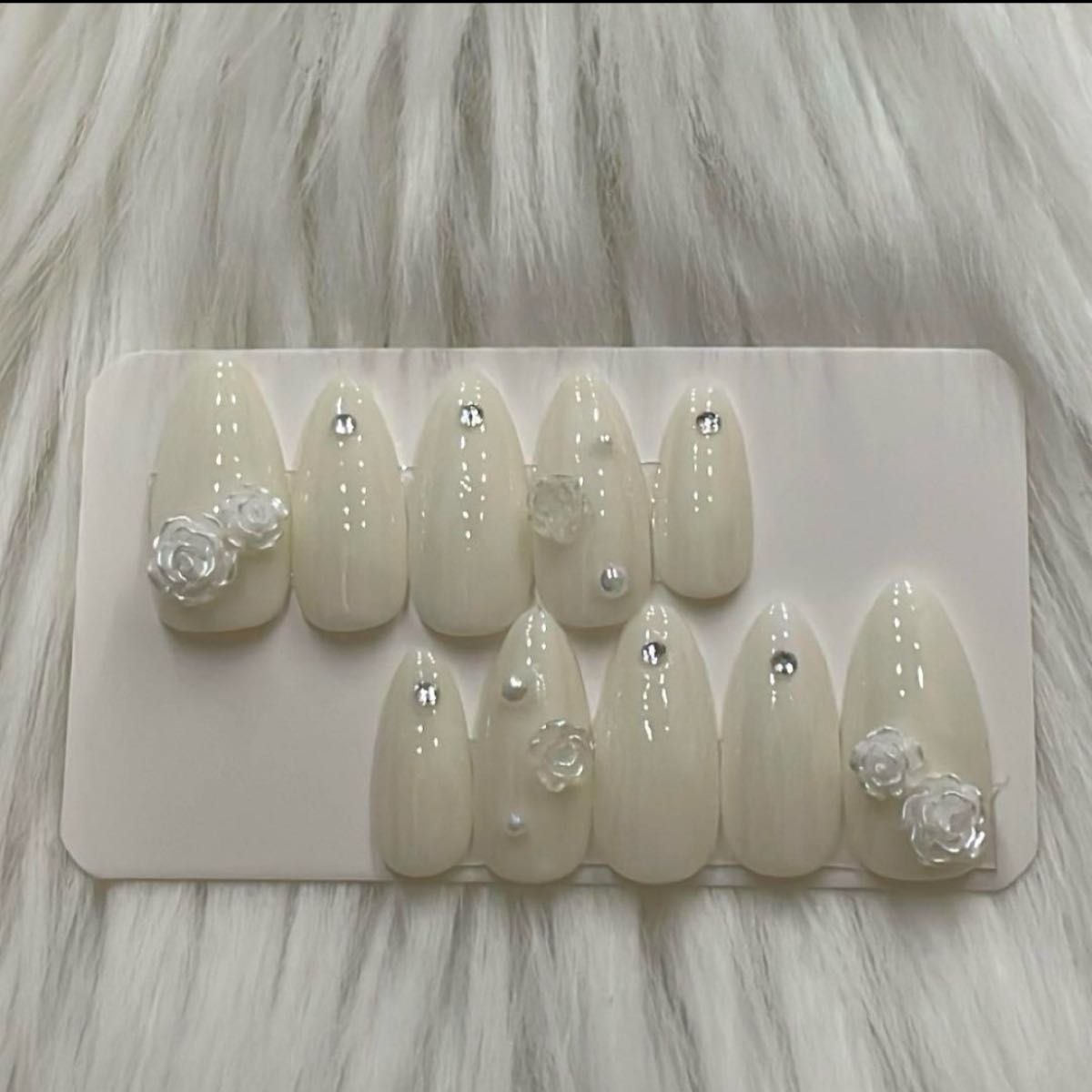 ネイルチップ　秋ネイル　冬ネイル　秋冬ネイル　ワンカラー　ホワイト　ワンホンネイル　フレンチガーリー　韓国　量産型　付け爪　　薔薇