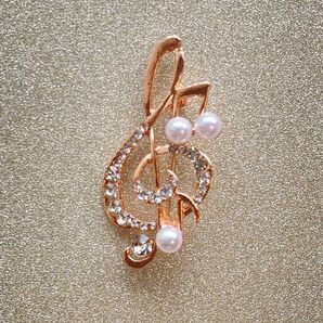 パールの音粒 ト音記号 音符 ブローチ ピンクゴールド ラインストーン アクセサリー 贈り物 プレゼント 簡易ラッピング付き