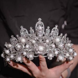 【新品・未使用】ウェディング ヘッドドレス ティアラ キラキラ ブライダルアクセサリー結婚式 ウェディング 前撮り