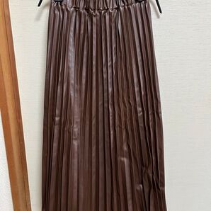 スリーフォータイム 未使用 アーコディオンプリーツスカート フリーサイズ