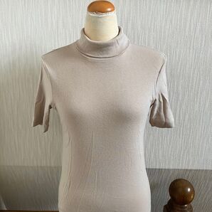 秋★バーニーズニューヨーク ノリコイケ ベージュタートルトップス★