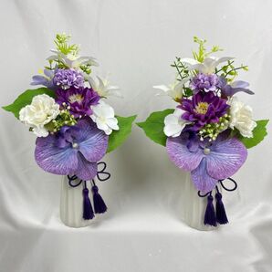 仏花アレンジ お供え花華やか紫と白の上品な造花一対♪洋花仏花にも◎☆タッセル付き