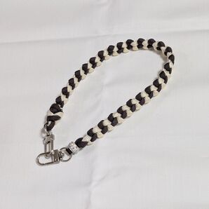 パラコードハンドストラップ