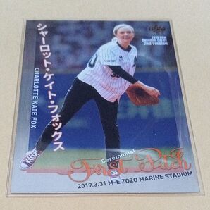 BBM 始球式カード 2019 シャーロット・ケイト・フォックス 200シリアルナンバー入り