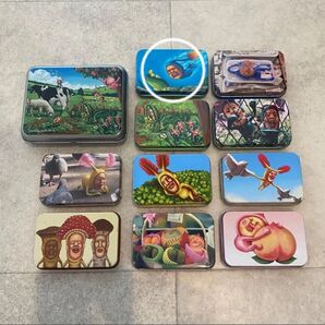 【縦約5㎝ 横約7.5㎝】 こびとづかん 缶 こびとづ缶 ケース ミニ缶 小物入れ おもちゃ