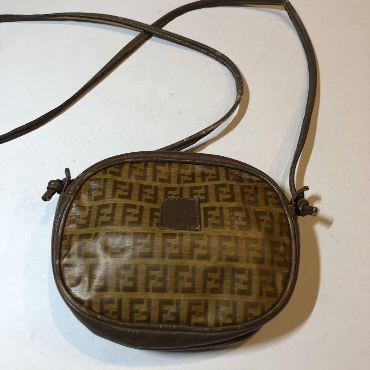 FENDI フェンディ ズッキーノ柄 ショルダーバッグ ポシェット 斜め掛け