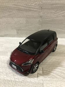 1/30 トヨタ 新型シエンタ Sienta 後期　非売品 カラーサンプル ミニカー 2トーン ブラックマイカ×センシュアルレッドマイカ