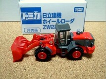 トミカ 日立建機 ホイールローダ ZW220（赤） （非売品）_画像2