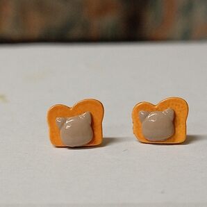 ピアス トースト 食パン パン ベーカリー パン好き かわいい 可愛い カワイイ 韓国 インポート クマ くま 熊 動物