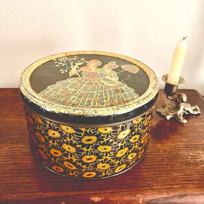 イタリア製ヴィンテージアンティーク 缶 円筒形蓋付き