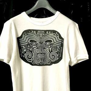 【80s MAORI TATTOO ビンテージ Tシャツ】タトゥー アート 90s 古着 レア 白 バインダーネック マオリ トライバル USA製 刺青