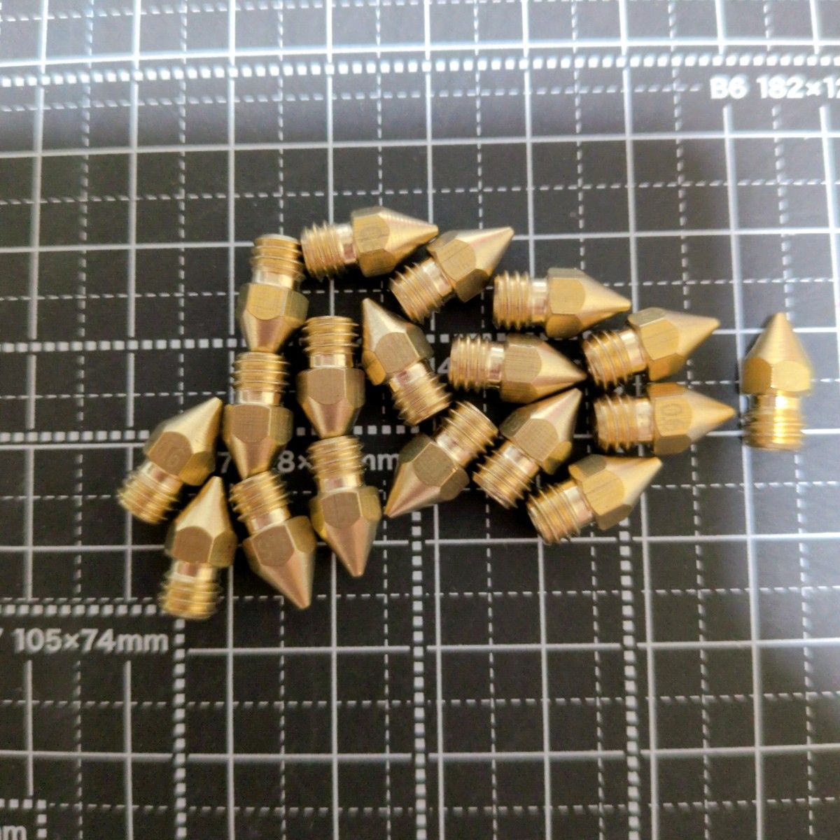 uxcell 真ちゅうノズル 0.6 mm 3Dプリンターノズル M6ねじ MK8用 1.75 mm押出機プリント 18個 