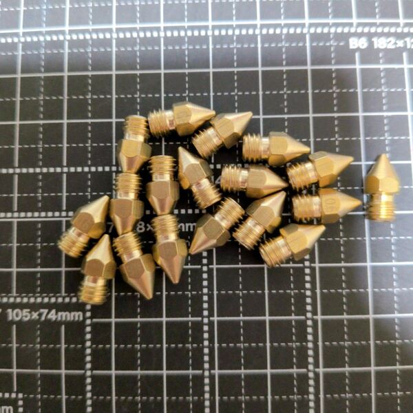 uxcell 真ちゅうノズル 0.6 mm 3Dプリンターノズル M6ねじ MK8用 1.75 mm押出機プリント 18個