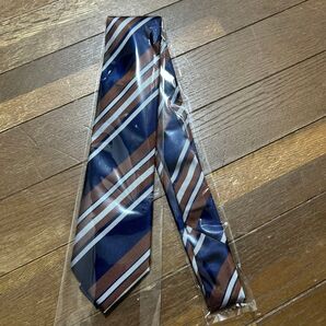 新品シルク100%ネクタイ ネイビーストライプ未使用品タグ付き税込み5489円ネイビーとブラウンのストライプ