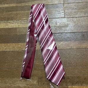 新品RESPECTNERO バーガンディ ストライプ ネクタイ税込み5489円タグ付きシルク100%バーガンディのストライプ