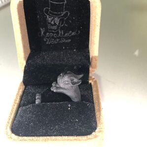 台湾のデザイナー Kopoさんの手作りリング フレンチ ブルドッグ