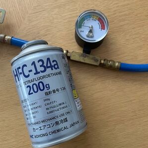 自動車用エアコンガス チャージホースとガスのセット