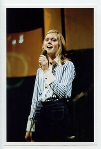 ［フォト4x6］ オリビア・ニュートン・ジョン Olivia Newton John 90A 写真(小) オリヴィア