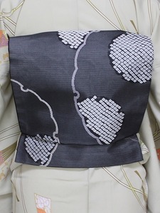 正絹夏の袋帯　日本製　西陣織夏の袋帯　夏のきもの用袋帯　お仕立済の夏袋帯　黒地の帯　B5887-09