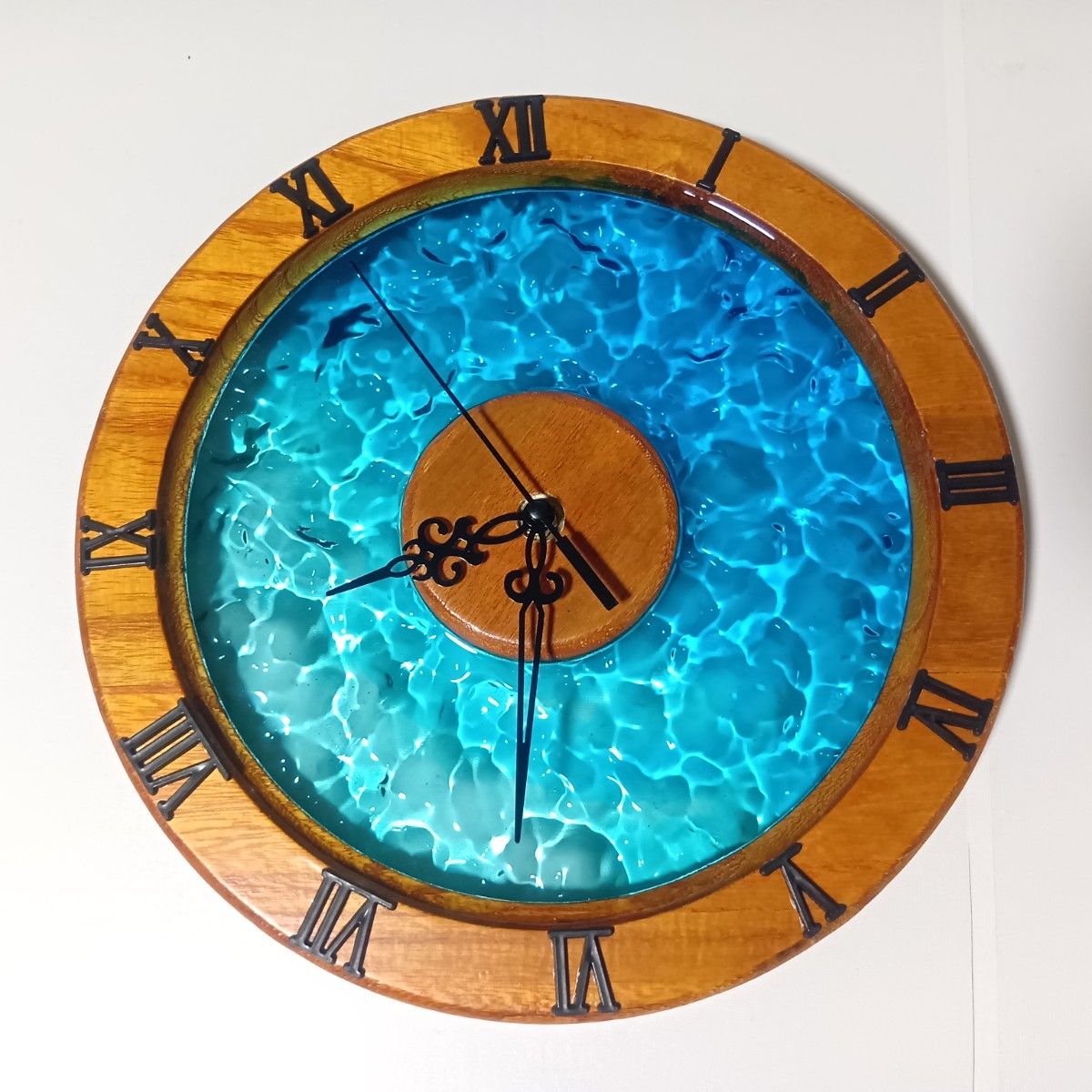 【1112】オーシャンアート　立体波紋　ウッドレジン　壁掛け時計 ／波模様　レジンアート　海アート　リバーテーブル　インテリア