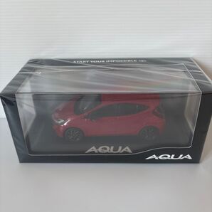 トヨタ 新型アクア 後期型 ミニカー カラーサンプル エモーショナルレッドⅡ 赤【新品未開封】