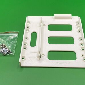 SATA→IDE変換アダプタ と 2.5インチSSD用 固定ブラケット 底面取付 材質ABS(白) PC-98 外付HDD用