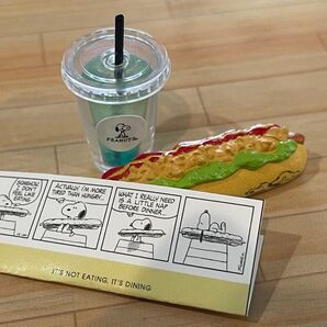 スヌーピーリーメント テイクアウト コールドドリンクとホットドッグ