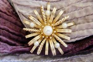 KREMENTZkre men tsu:6.. pearl, yellow gold color brooch 