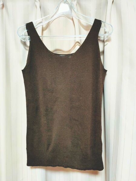アーバンリサーチ ブラウン ニット タンクトップ 茶 綿100 シンプル トップス ノースリーブ キャミソール
