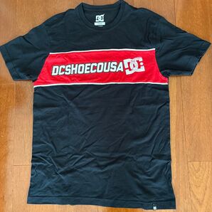 DC SHOECOUSA Tシャツ 半袖 ブラック レッド ロゴプリント