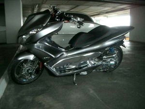 PCX125 JF28 2010～ 64502-KWN-900ZD フロントカバー フロントカウル 左 シールシルバー NHA14M 純正品 同梱割引