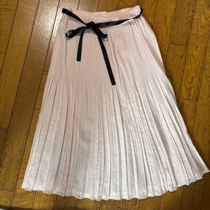TO BE CHIC. ピンクベージュ プリーツスカート ウエストリボン フェミニン ロングスカート