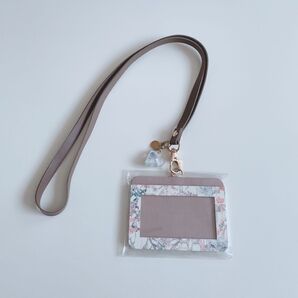 ネームホルダー