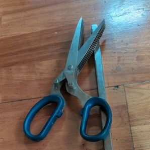 多目的ハサミ 5枚刃 シュレッダーハサミ ステンレス製 ブルー