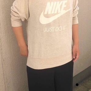 新品 定価5500円 NIKE ナイキ　レディースTシャツ 薄手スエット　ベージュ