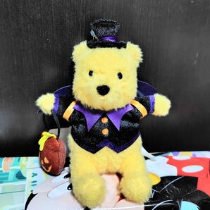 2024 ディズニーハロウィン くまのプーさん ぬいぐるみバッジ ディズニーランド ディズニーシー ハロウィーン