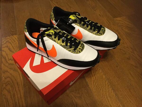 ☆即決！送料無料！NIKE W DAYBREAK QS BLACK/TOTAL ORANGE ブラック/オレンジ CA7620 001 24.5 cm 新品