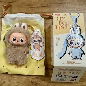 THE MONSTERS PIN FOR LOVE イニシャルラブブ ぬいぐるみペンダント 【B】