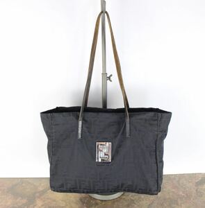 Fendi Zucca Patcherced Logo Tote Sag, сделанная в Италии