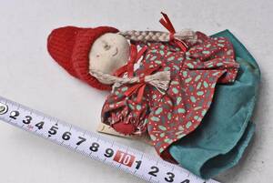 NORWAY DROBAKU Xmas House デザイン ★ 赤い帽子の女の子 人形 ★ made in タイ カスマ社 ★
