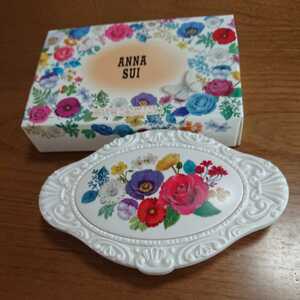 * Anna Sui make-up Palette 4