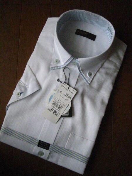 新品・未使用 ホワイト ボタンダウンシャツ 高通気性 すっきりシルエット 半袖Yシャツ S