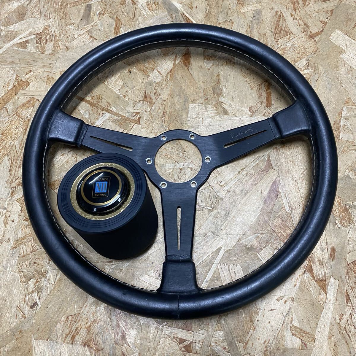 【本日限定価格＋送料込み】NARDI TORINO ステアリング 当時物　本体 本日限定価格＋送料込み】NARDI TORINO ステアリング 当時物