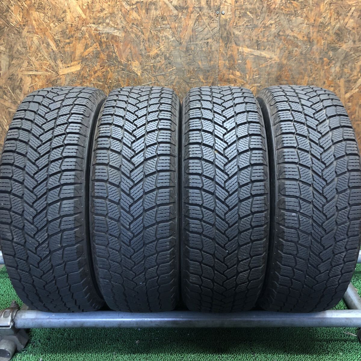 2022年製205/60R16バリ山！中古スタッドレスタイヤ2本セット 2022年製205/60R16バリ山！中古スタッドレスタイヤ2本セット