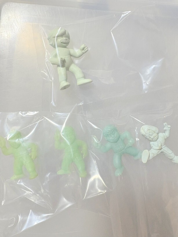 ガチャ食玩　塩ビ　フィギュア　消しゴム色々当時物＋Book 137体　遊戯王ブルーアイズ　ドラゴンボール　HG ゴジラ怪獣ドラクエなどまとめ Yahoo!オークション -「当時消しゴム」(その他) (食玩、おまけ)の落札