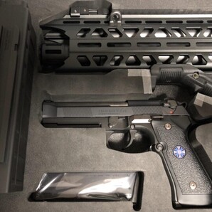 ガスガン ハンドガン 制式採用 アンブレラ社 耐環境塗装仕上 ブラック スライド メッキ処理ステンレスシルバー バレル 重厚感 デザイン