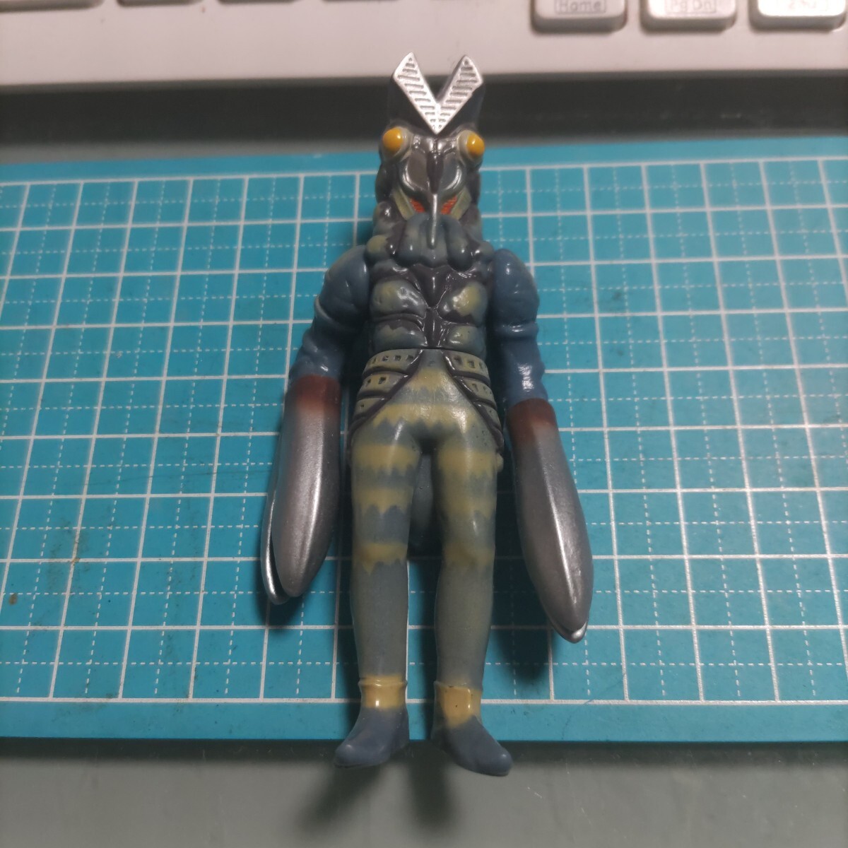 BANDAI バンダイ 特大 バルタン星人 ソフビ 怪獣　円谷プロ 訳アリ Amazon.co.jp: バンダイ(BANDAI) ウルトラ怪獣シリーズ 229