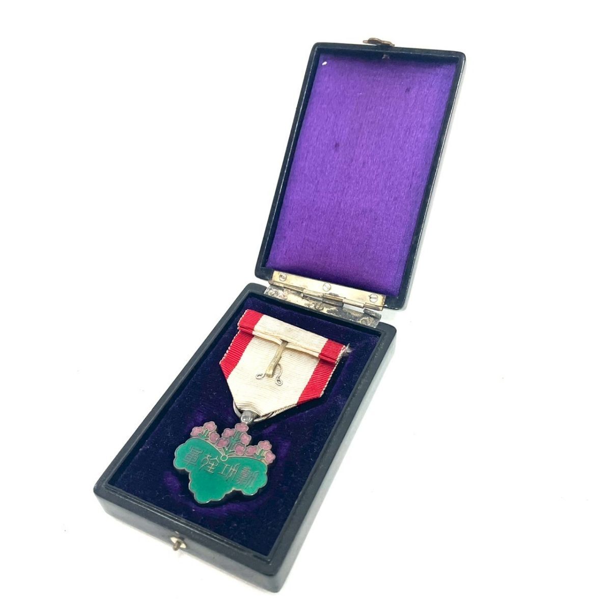 白色桐葉章 勲七等瑞宝章 功七級金鵄勲章 3個セット ケース付き 純銀製 日本軍 功七級金鵄勲章 勲七等青色桐葉章 勲五等瑞宝章 昭和大禮