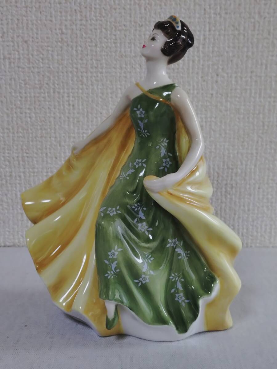 フィギュリンオブザイヤー★ロイヤルドルトン ローレン 1999年 置物人形 陶器 2025年最新】Yahoo!オークション -ロイヤルドルトン フィギュ